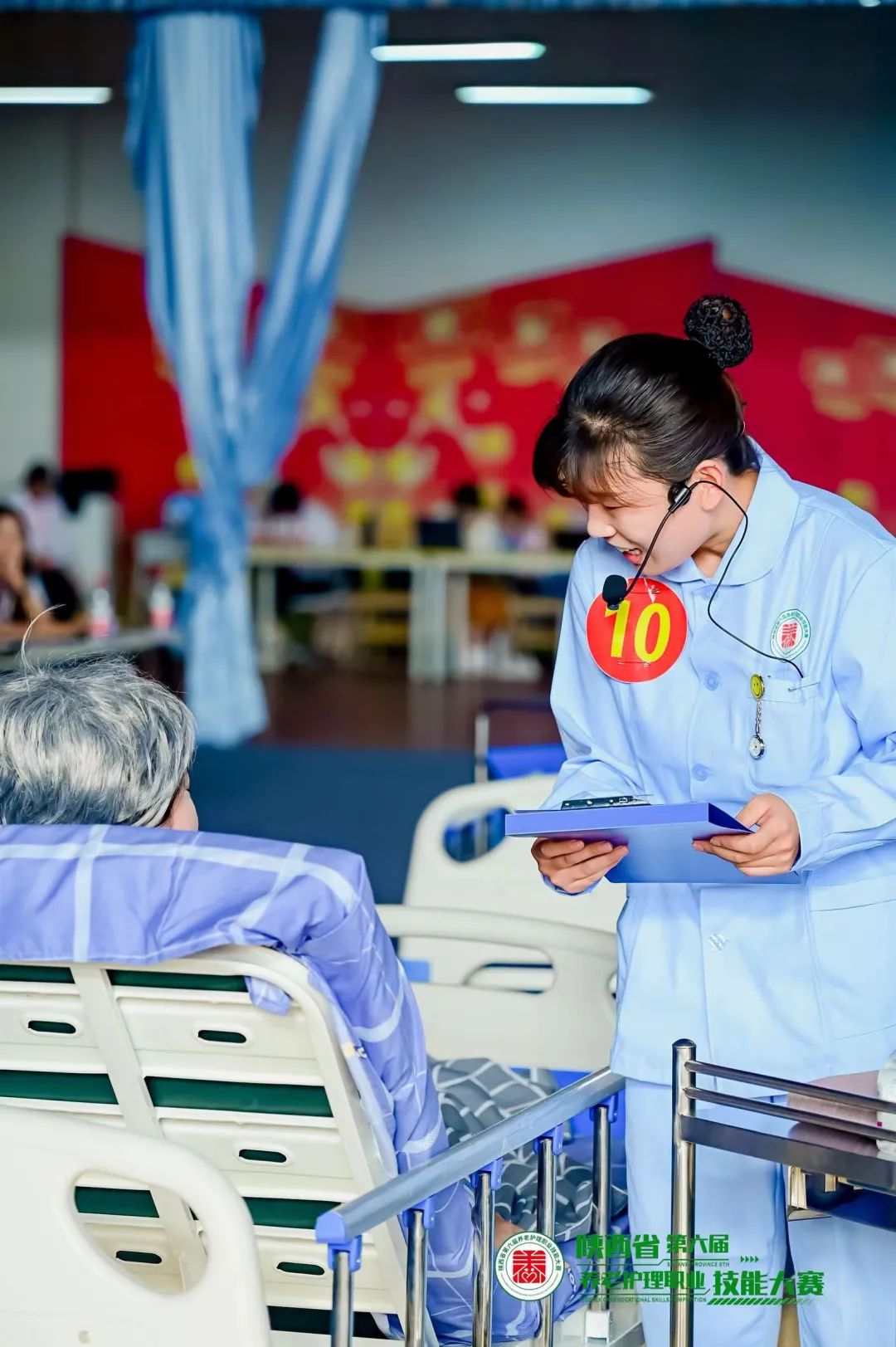 頤悅養(yǎng)老公司的李露露，你是好樣的！