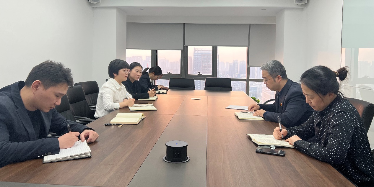 努力把準斗爭方向，堅定斗爭意志——法律事務(wù)中心召開會議傳達黨課精神